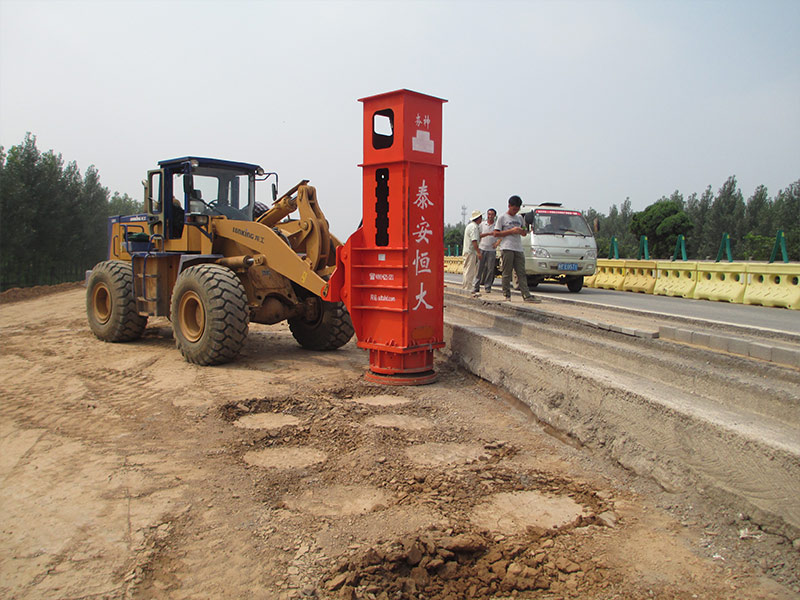 新老路基液壓夯某公路擴(kuò)寬施工（高速液壓夯實(shí)機(jī)新舊路基結(jié)合部處理）