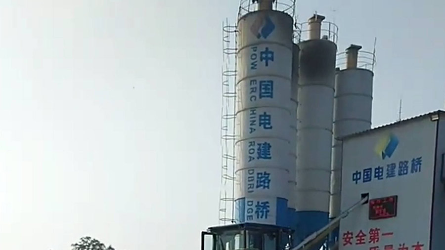 HC高速液壓夯實(shí)機(jī)在中國電建路橋某廠房地基壓實(shí)項(xiàng)目中使用